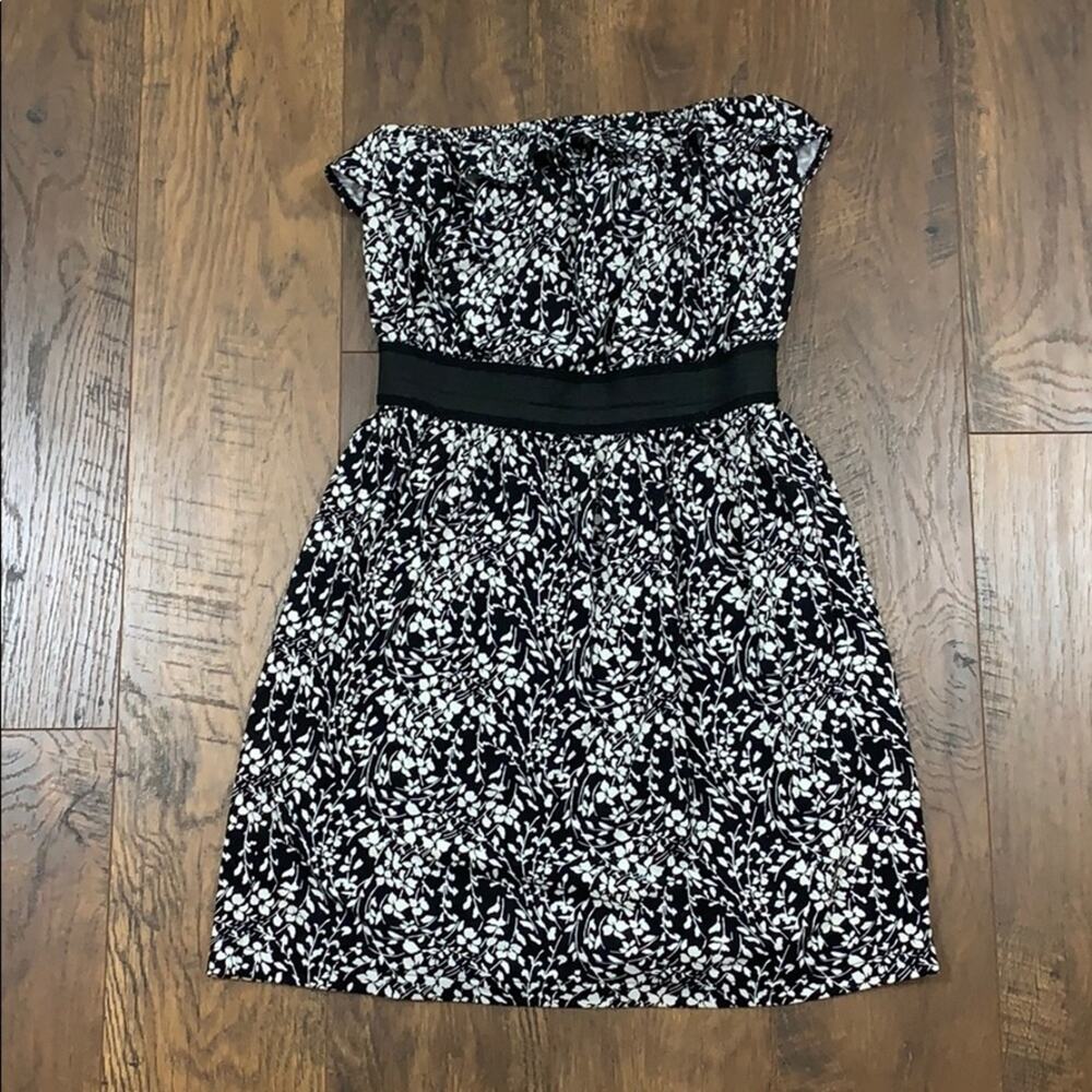 UO Kimchi Blue Floral Black/White Strapless Dress